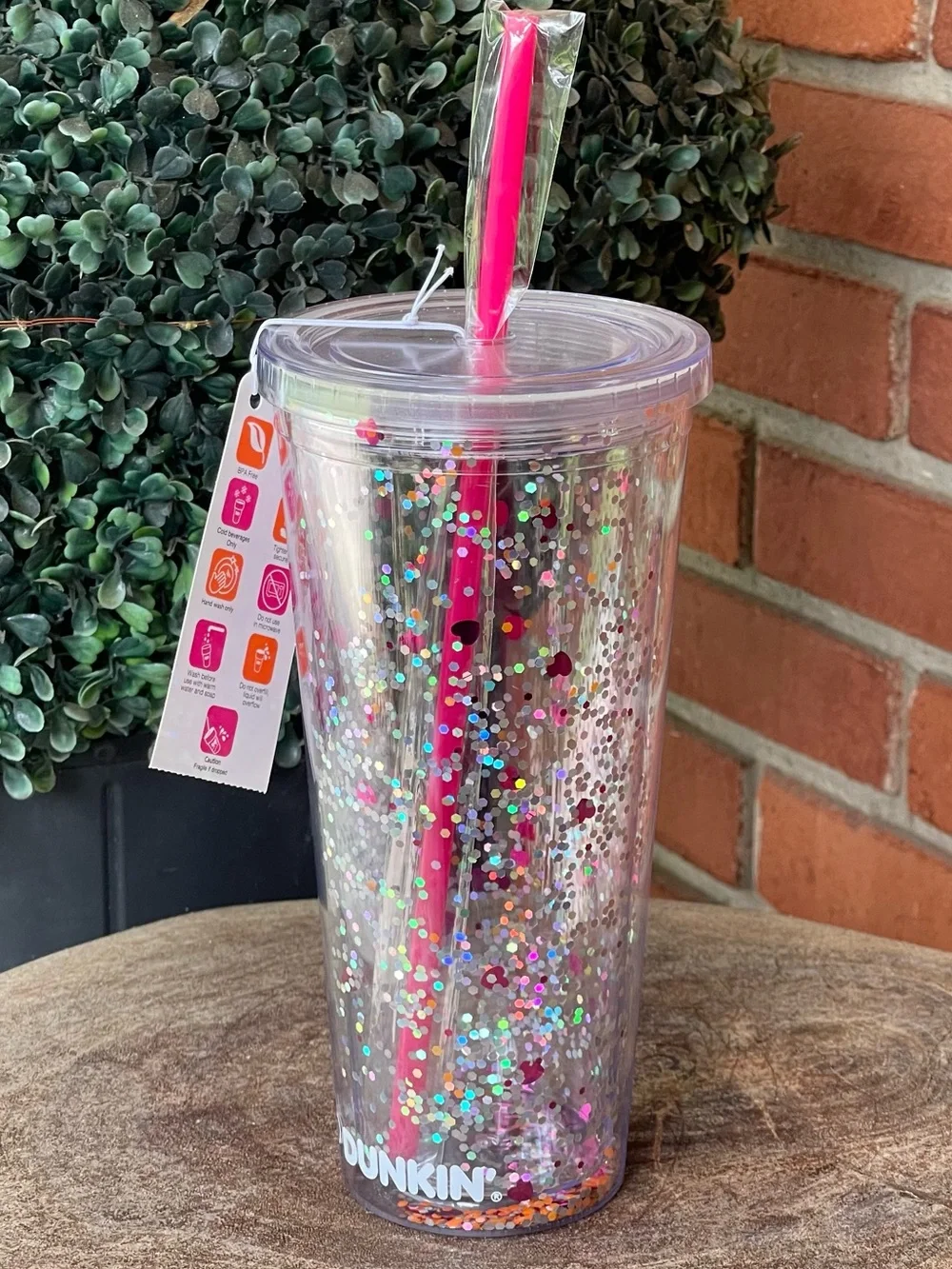 New DUNKIN VALENTINE'S DAY Moving Sprinkles Acrylic Tumbler (24oz.)